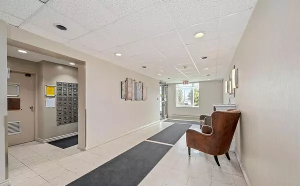 London South, ON N5Z 4W5,45 POND MILLS RD #1215