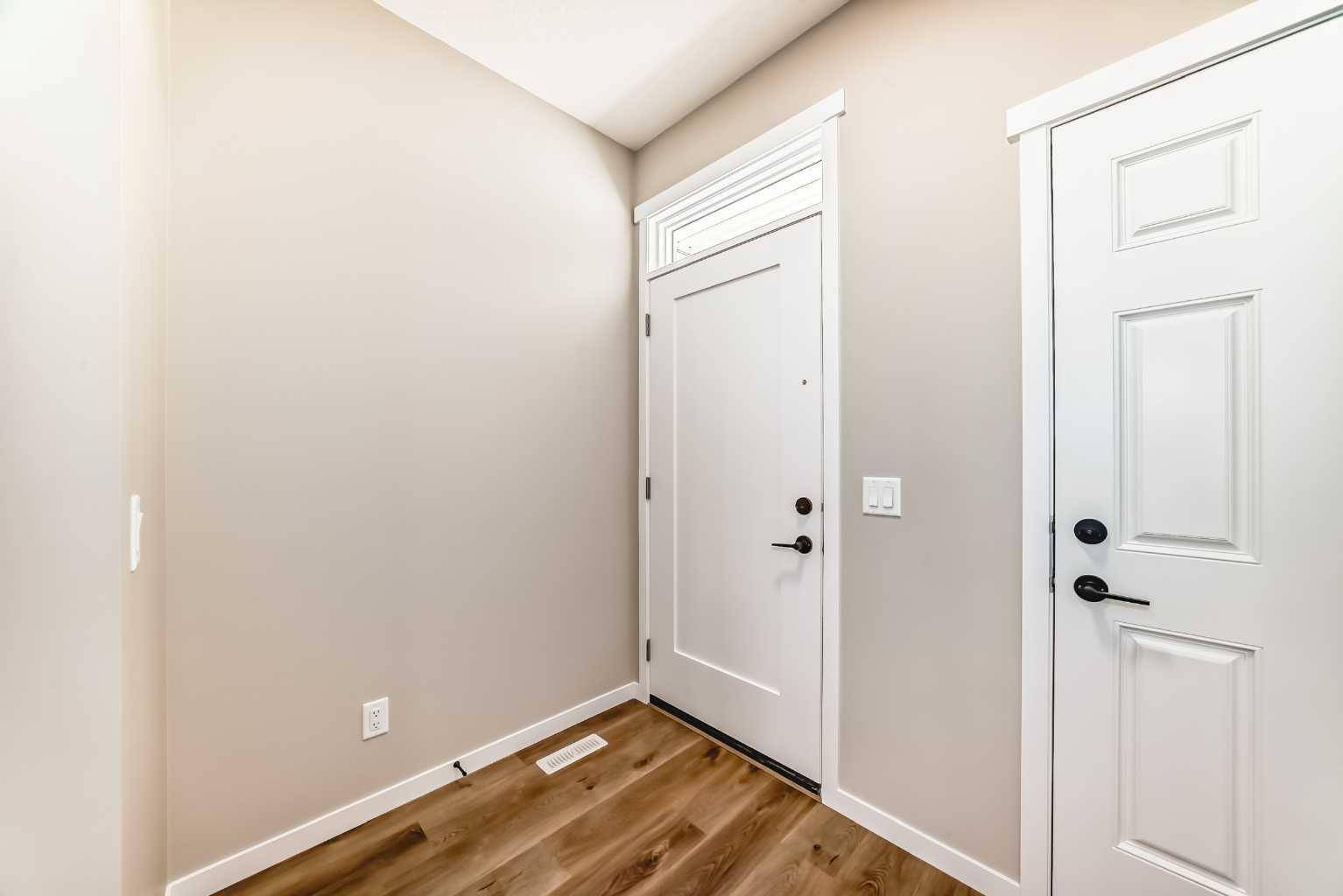 Calgary, AB T3M 3T5,28 Magnolia GN SE