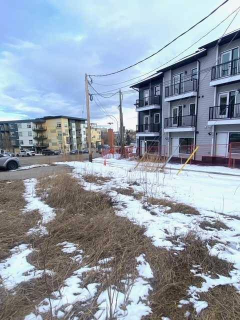 Calgary, AB T2E 3S5,411 Edmonton TRL Northeast