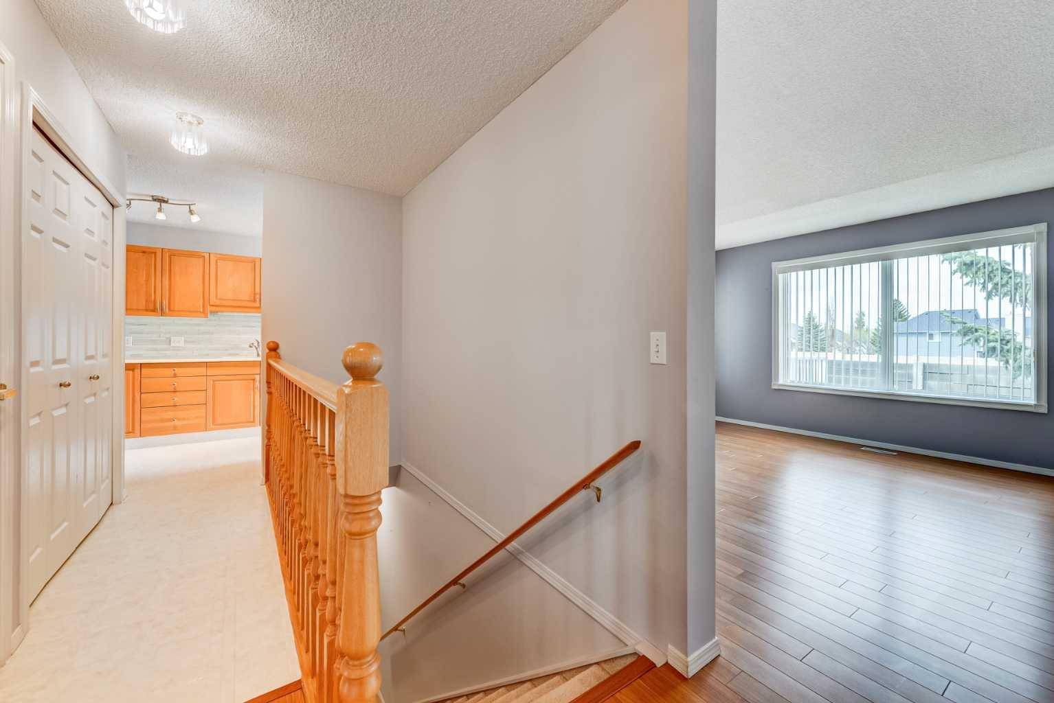 Calgary, AB T3K 4G3,155 Macewan Ridge Villas NW