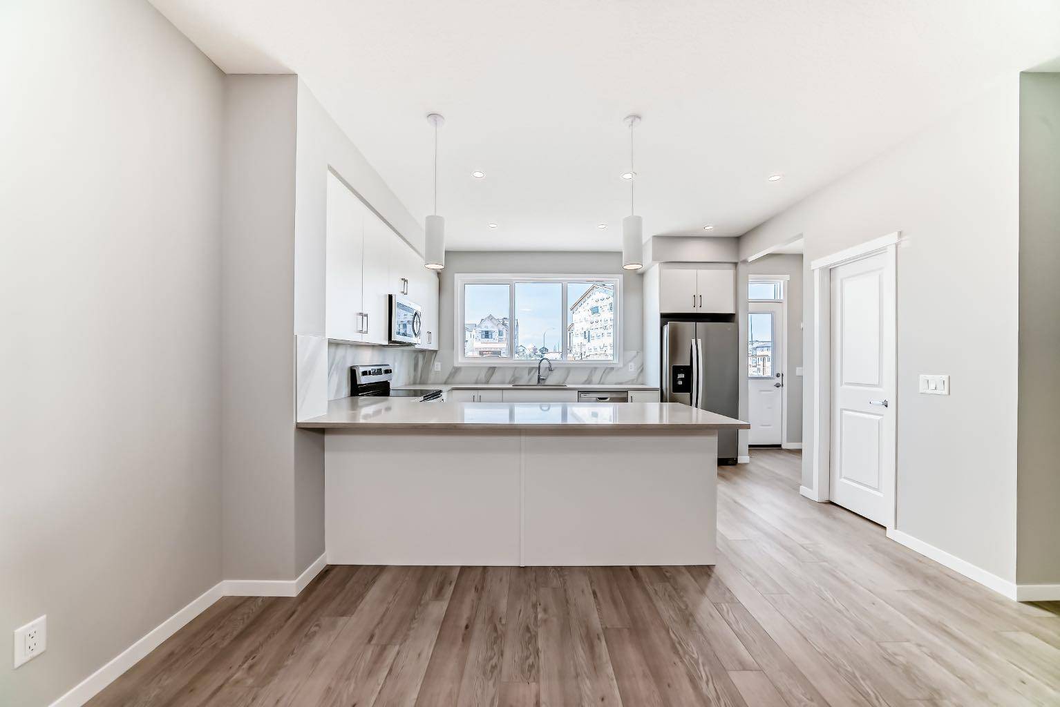 Calgary, AB T3M 3H9,103 Magnolia ST SE