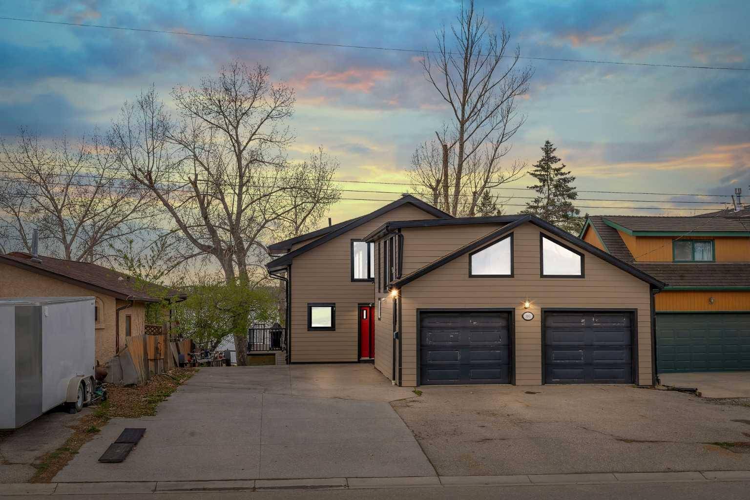 881 East Chestermere DR, Chestermere, AB T1X 1A7