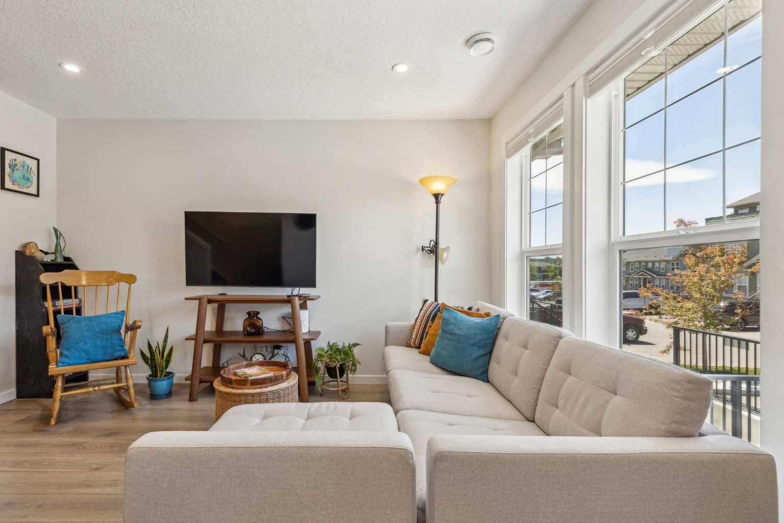 Calgary, AB T3M 3M3,170 Cranbrook SQ SE
