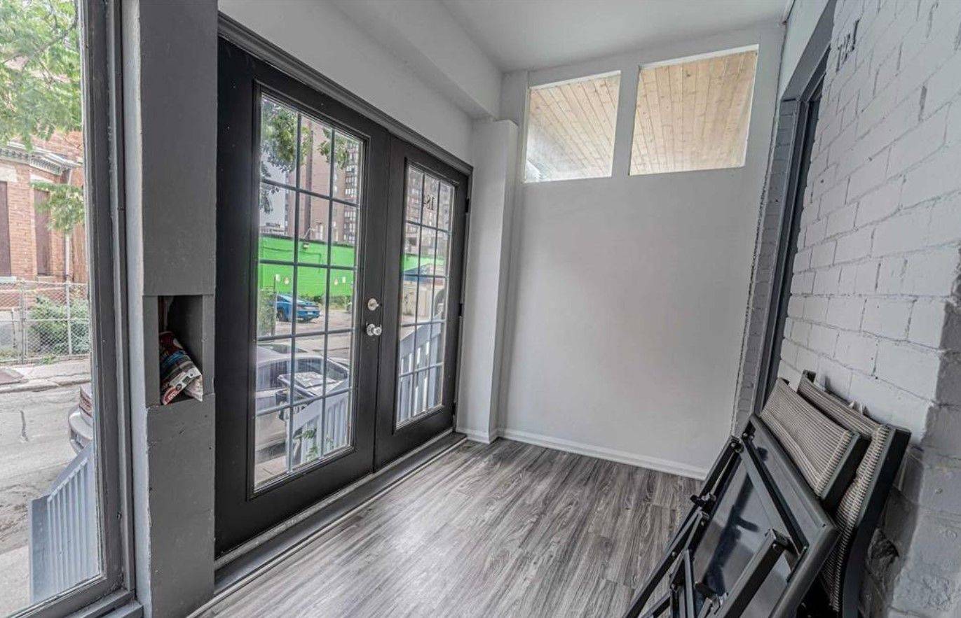 Toronto C08, ON M5B 2B3,184 Mutual ST