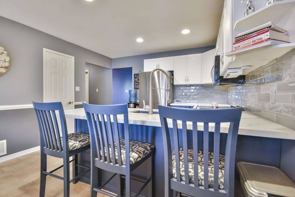 Barrie, ON L4M 6Y4,56 Monique CRES