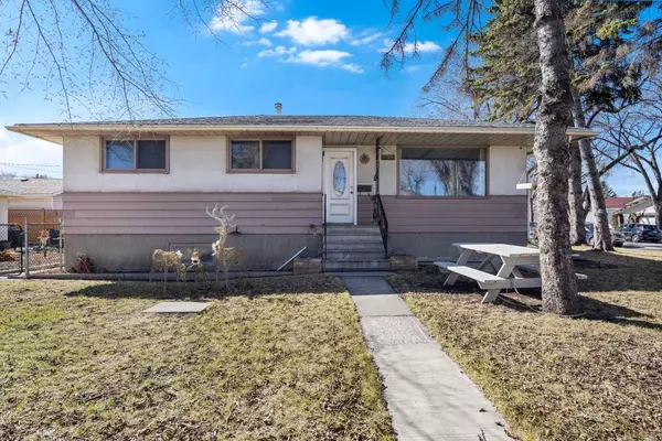 1902 Ash CRES Southeast, Calgary, AB T2B1N8