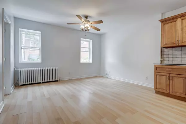 Toronto E02, ON M4E 2R4,98 Leuty AVE #B2