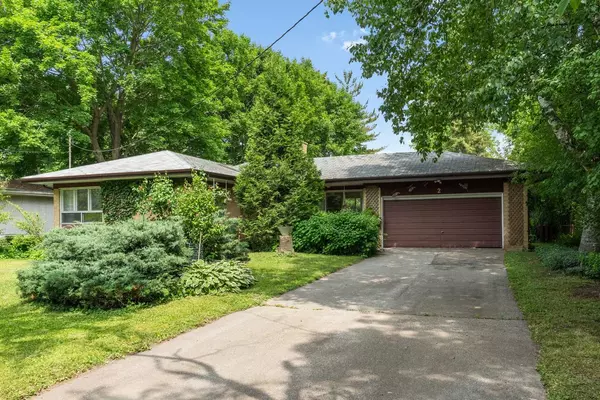 2 Gallacher AVE, Richmond Hill, ON L4E 2W9
