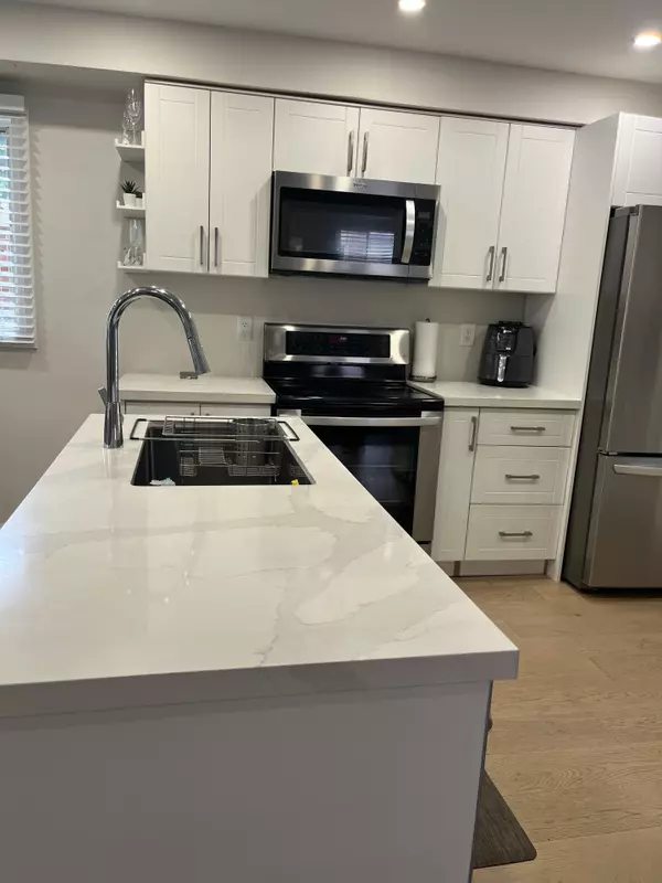 Richmond Hill, ON L4C 5V7,44 Lund ST