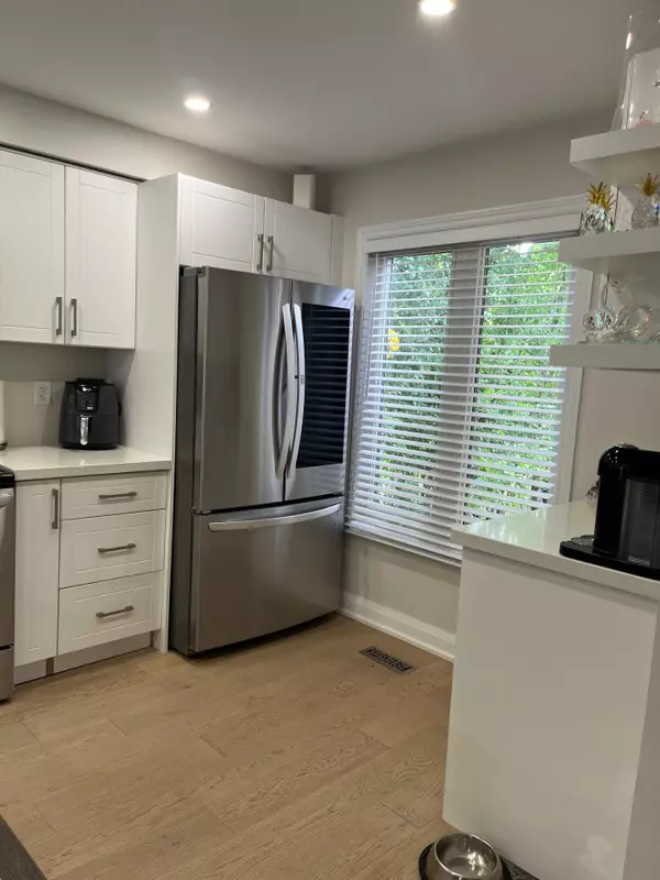 Richmond Hill, ON L4C 5V7,44 Lund ST