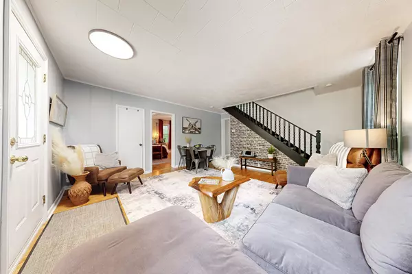 East Gwillimbury, ON L0G 1M0,19043 Centre ST
