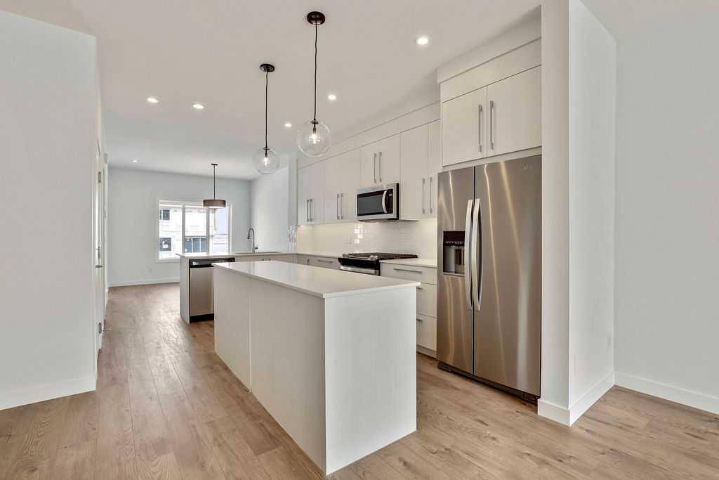 Calgary, AB T3S 0E7,7386 202 AVE SE