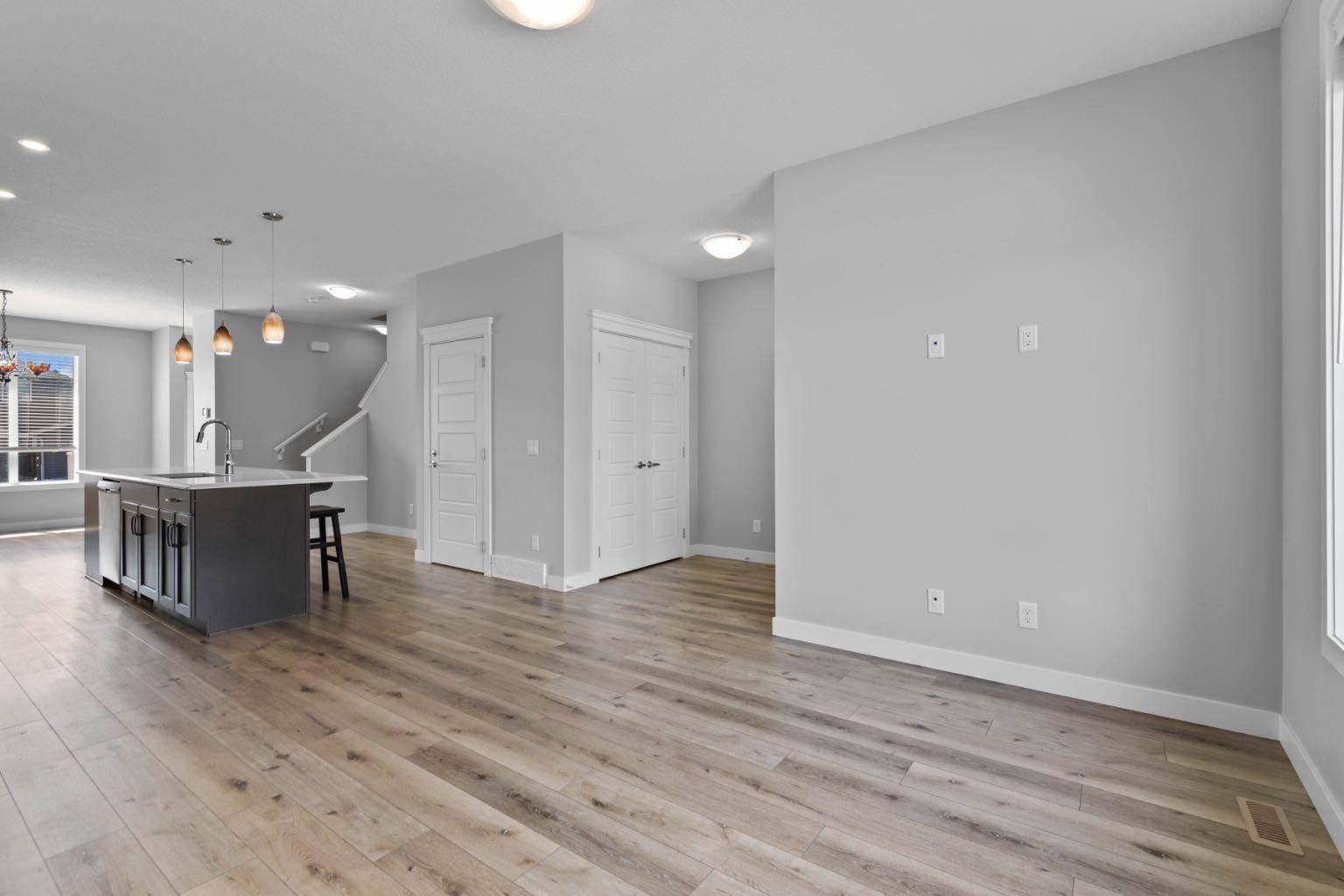 Calgary, AB T3P 1J3,130 Evanscrest RD Northwest