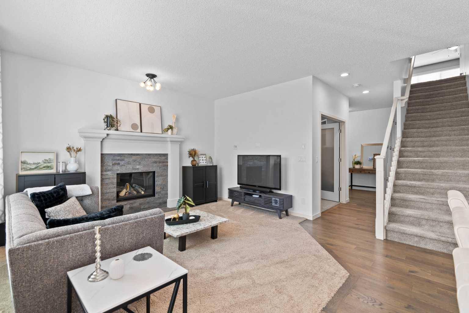 Calgary, AB T3M 2P5,260 Auburn Bay DR SE