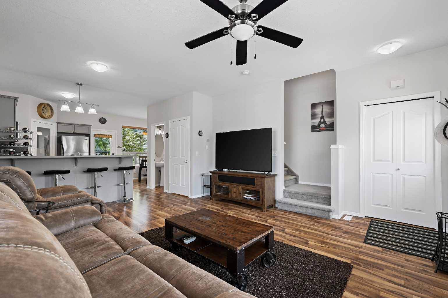 Airdrie, AB T4B 0A3,703 Luxstone SQ SW #701