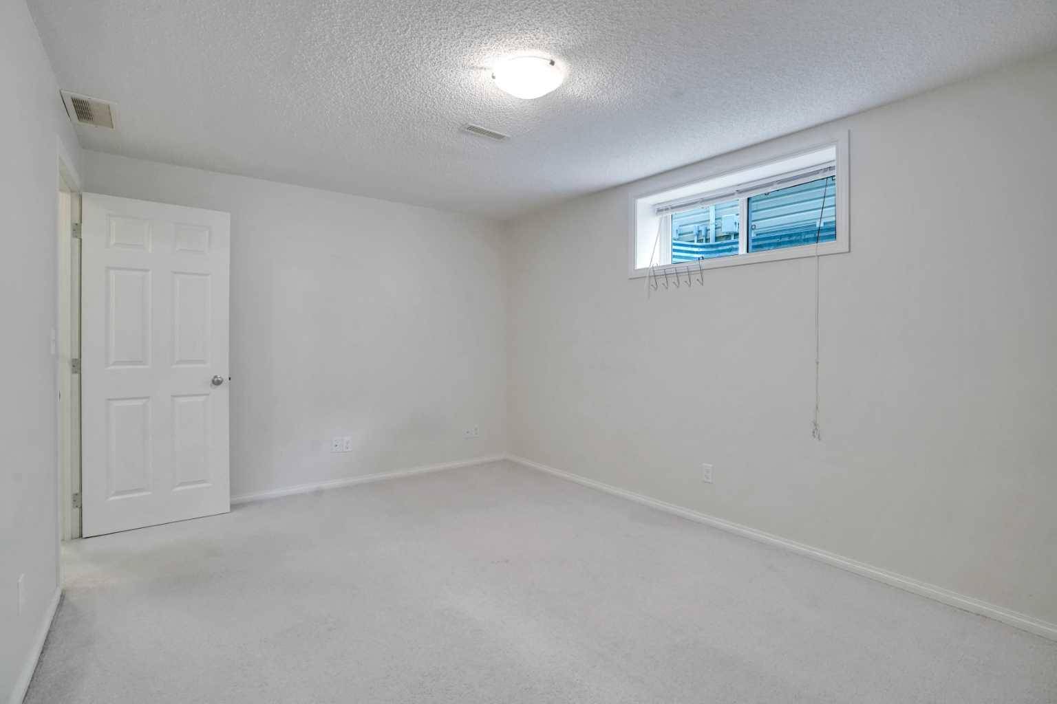 Calgary, AB T3J 5J5,48 Saddleland Close NE