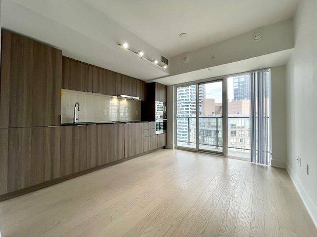 Toronto C01, ON M5S 0C6,955 Bay ST #2702