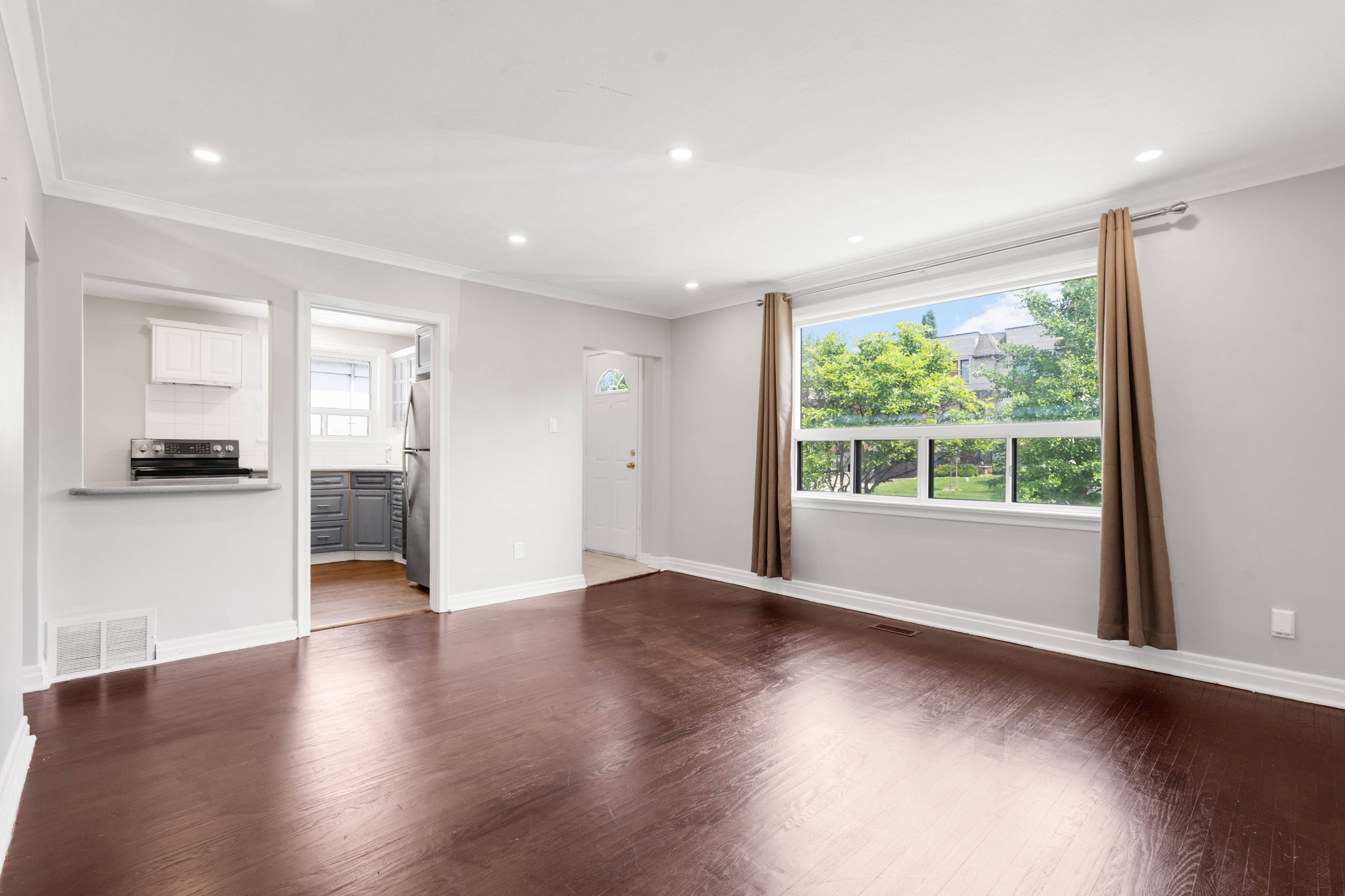 Toronto C07, ON M2R 1S2,36 Cobden ST