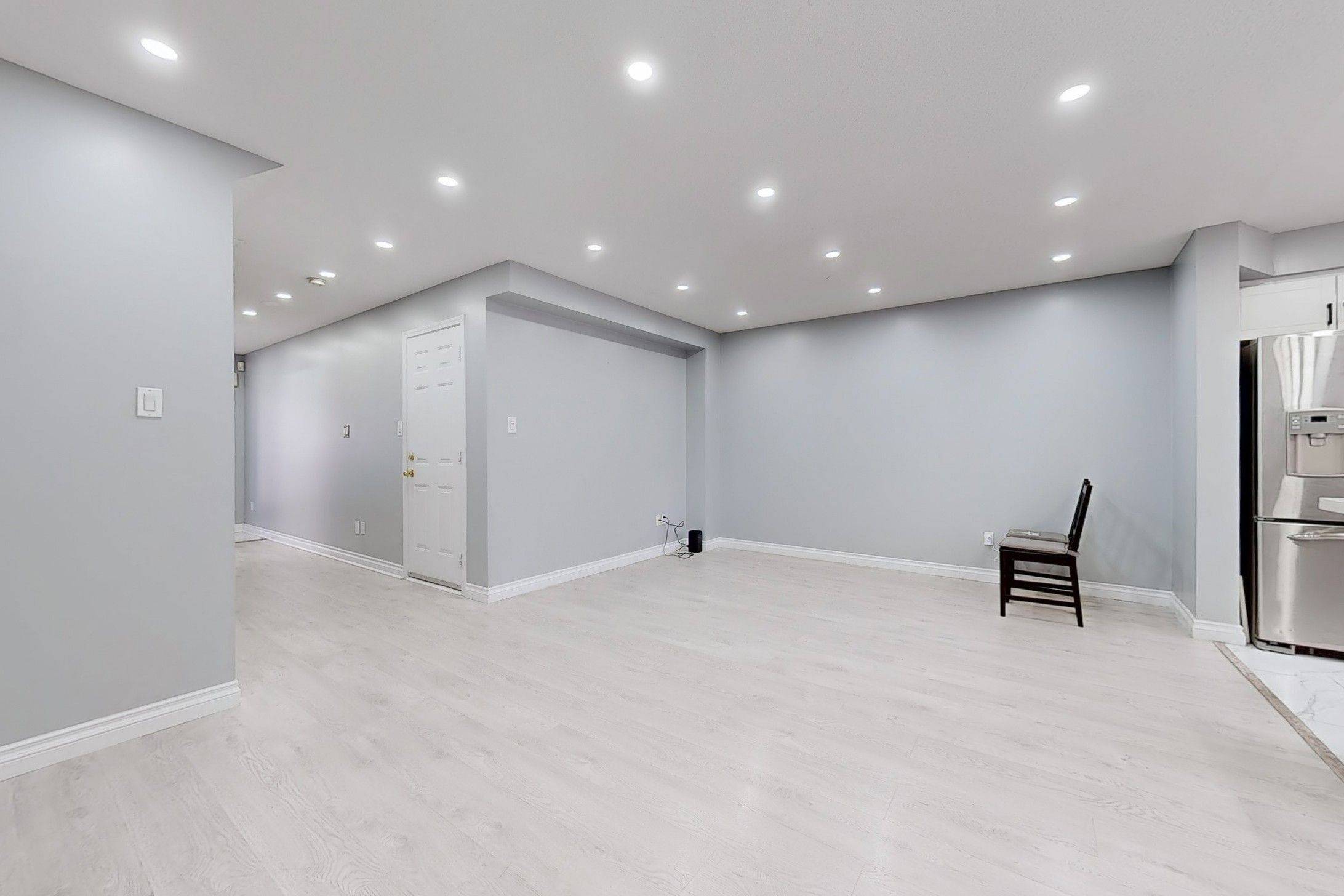 Pickering, ON L1V 7H4,1609 Avonmore SQ