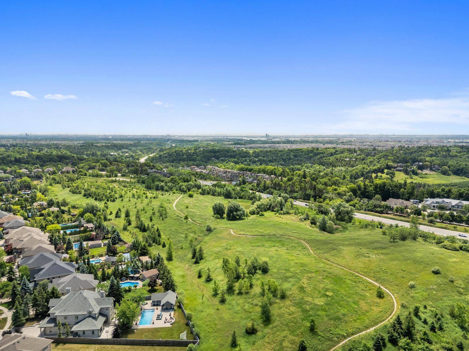 21 Rainbow's End, Vaughan, ON L0J 1C0