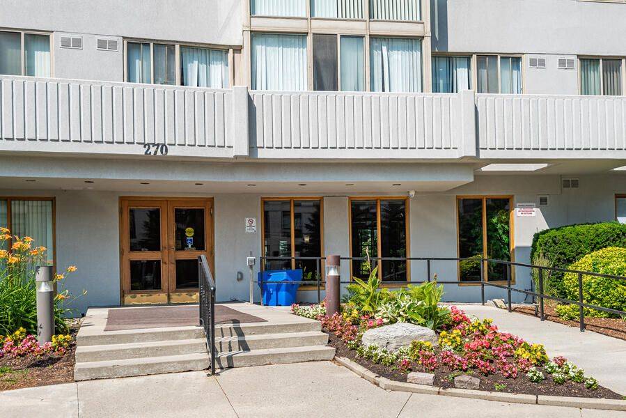 Newmarket, ON L3Y 8K2,270 Davis DR #901