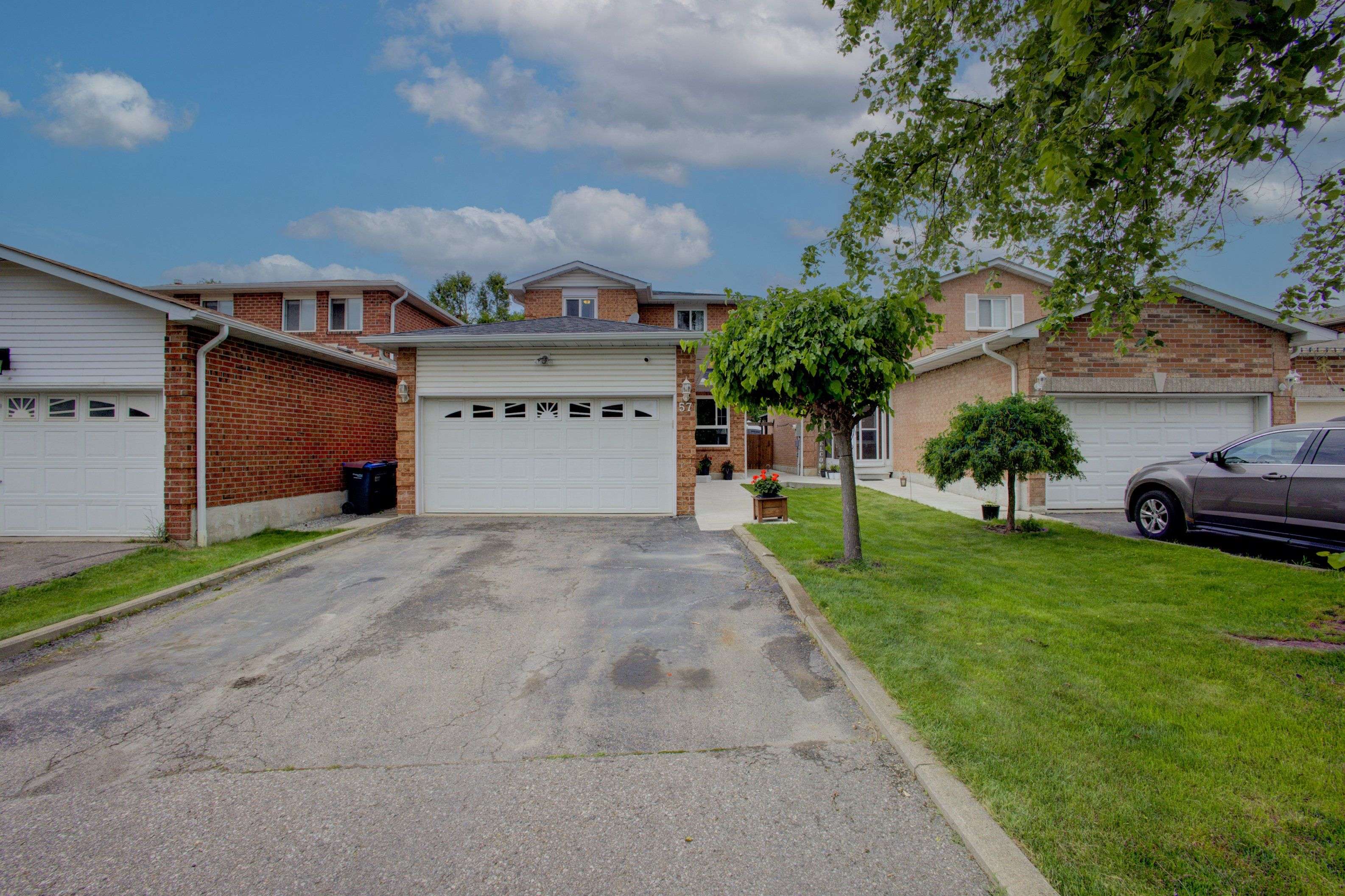 Brampton, ON L6X 3N2,57 Ecclestone DR