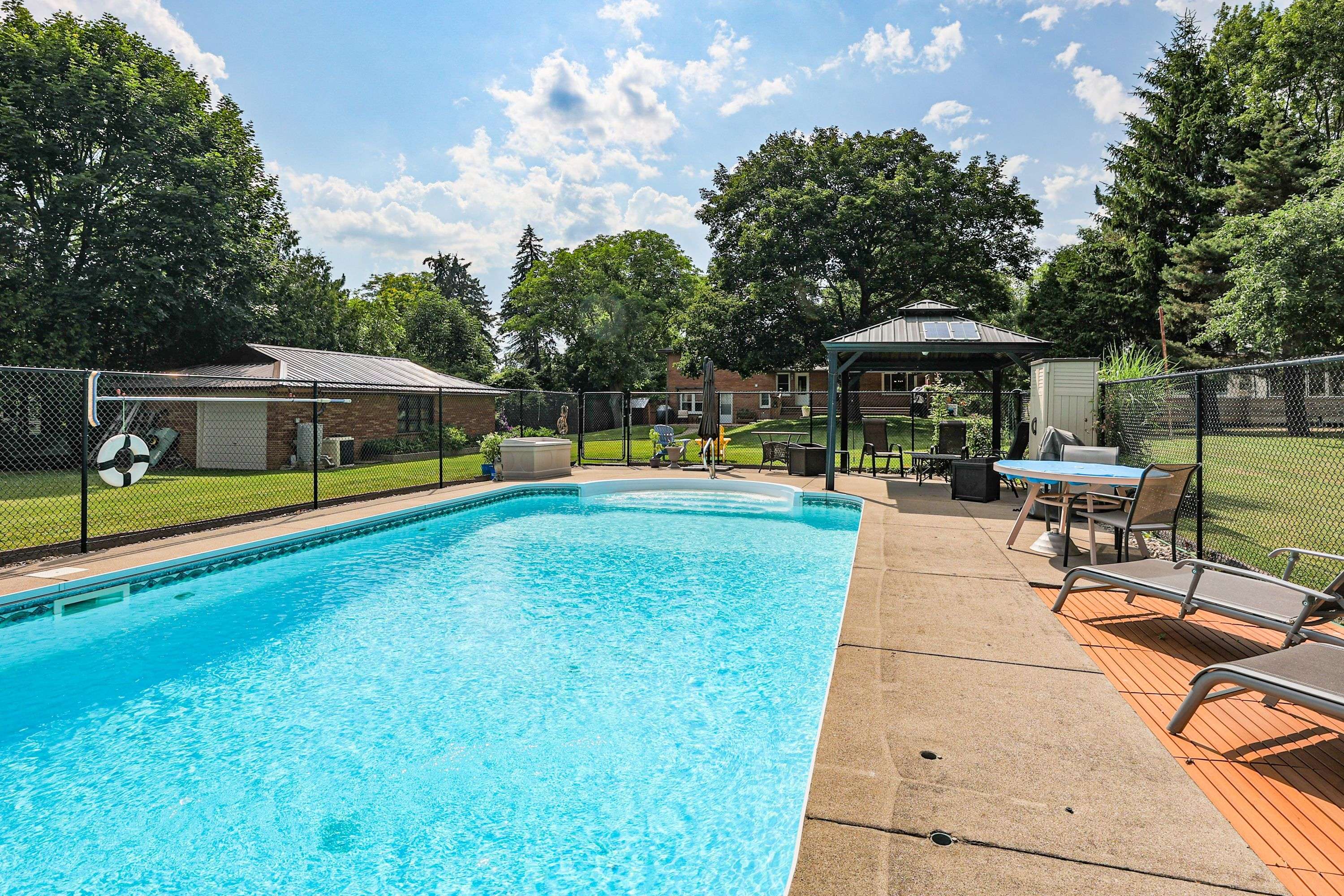 Hamilton, ON L0R 1P0,585 Fletcher RD