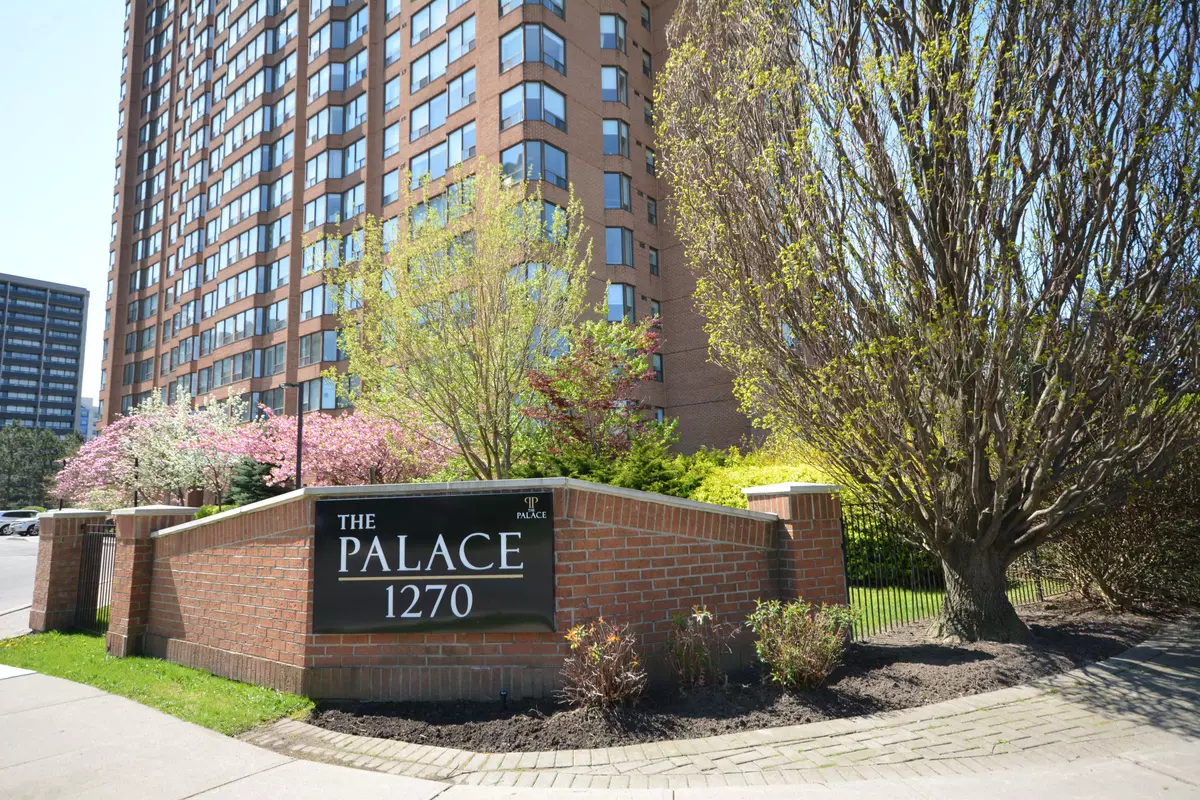 Burlington, ON L7S 2J3,1270 Maple Crossing BLVD E #103