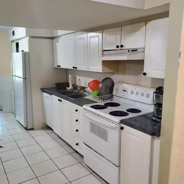 5775 Sidmouth ST #Lower, Mississauga, ON L5V 2H2