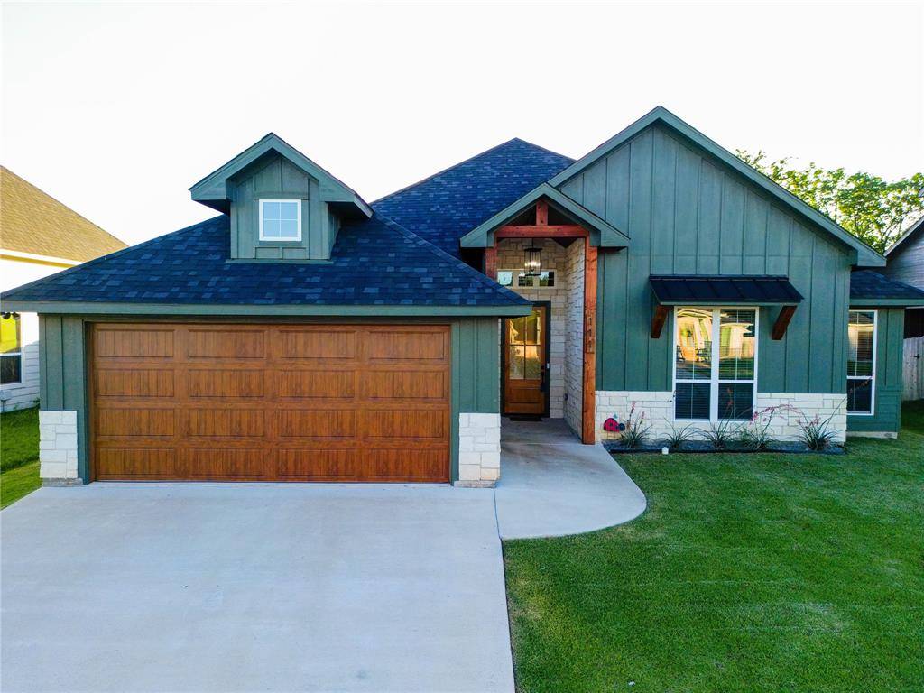111 Vaughn Meadows Drive, Tom Bean, TX 75491
