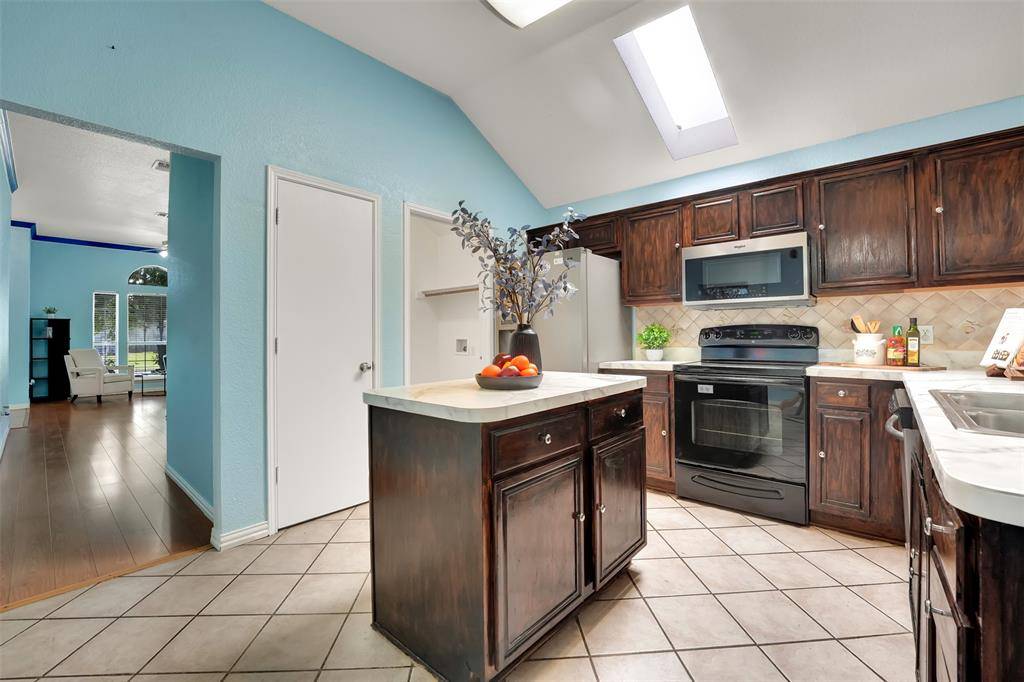 Arlington, TX 76018,5900 Rising Meadow Drive