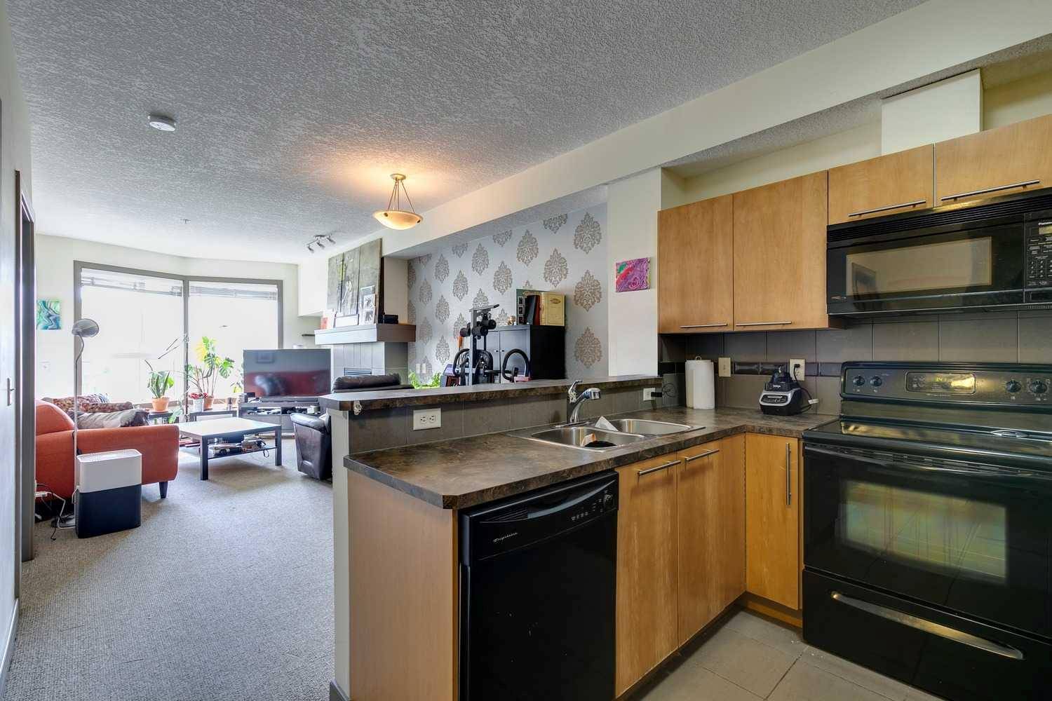 Calgary, AB T2T 2C8,2420 34 AVE SW #210