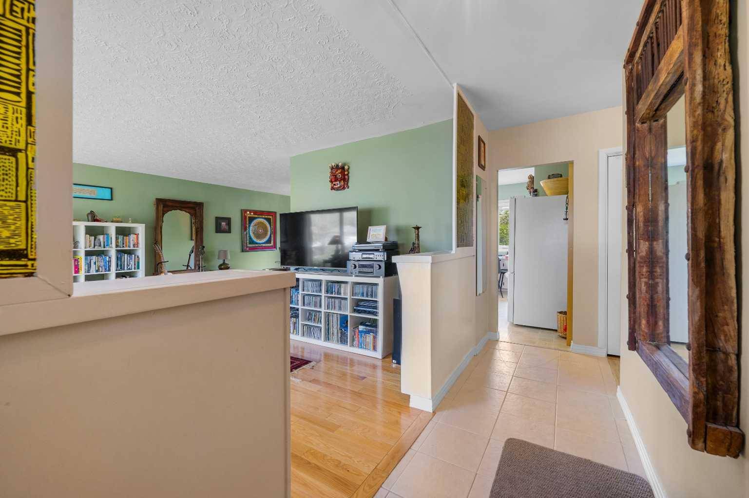 Calgary, AB T2K 2X4,315 Simons RD Northwest