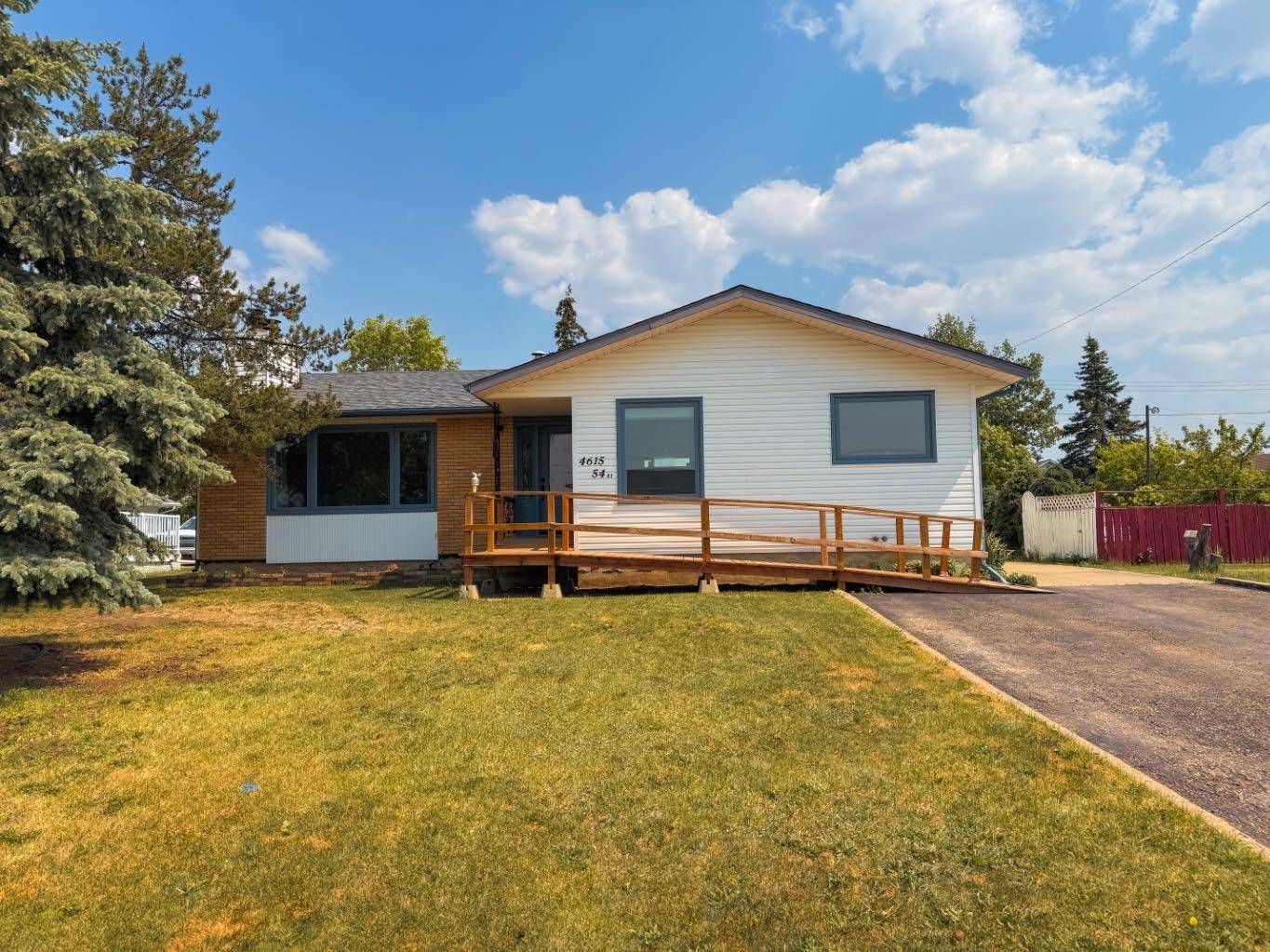 4615 54 ST, Rycroft, AB T0H 3A0