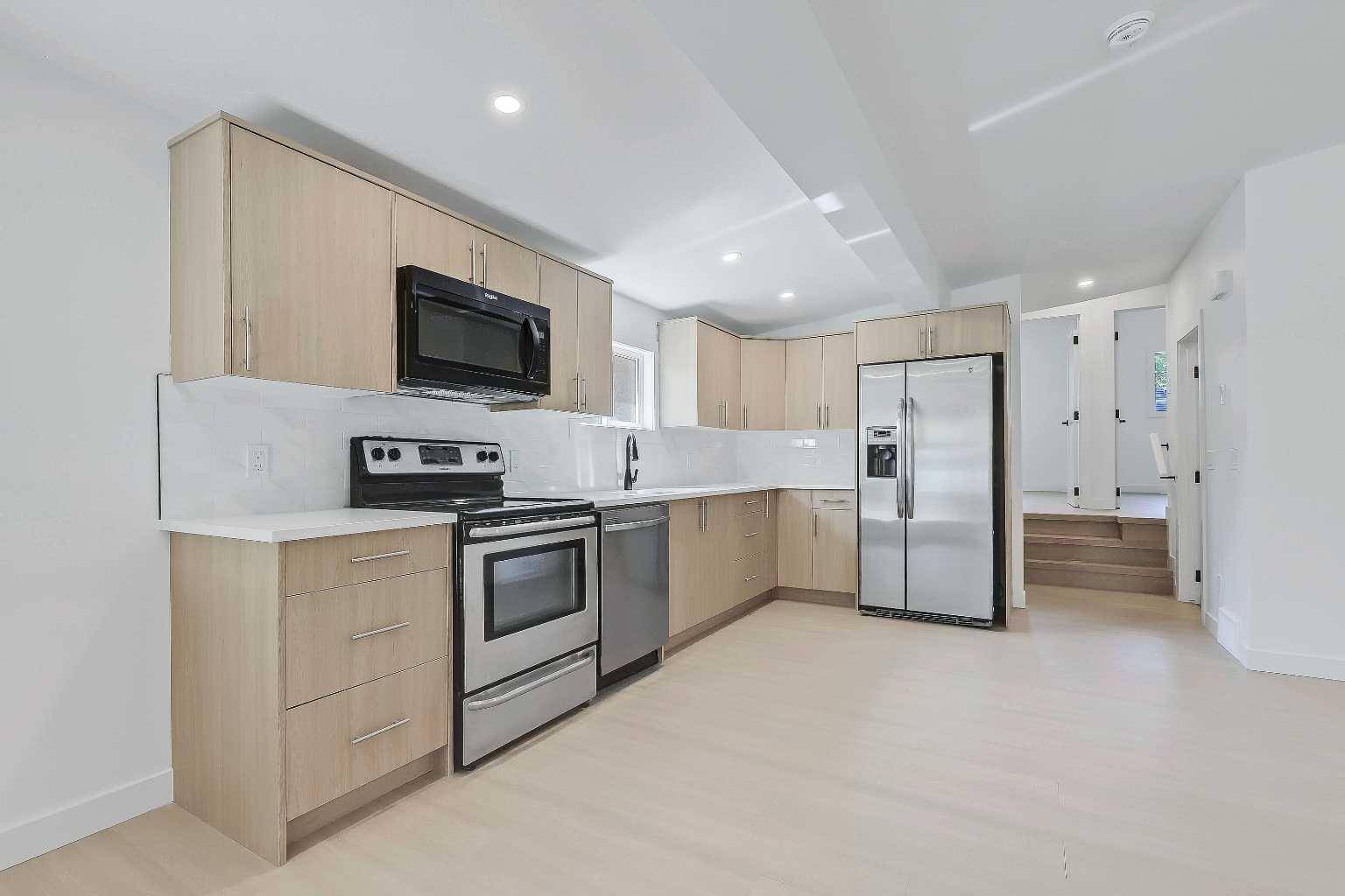 Calgary, AB T2V 0P1,639 69 AVE SW