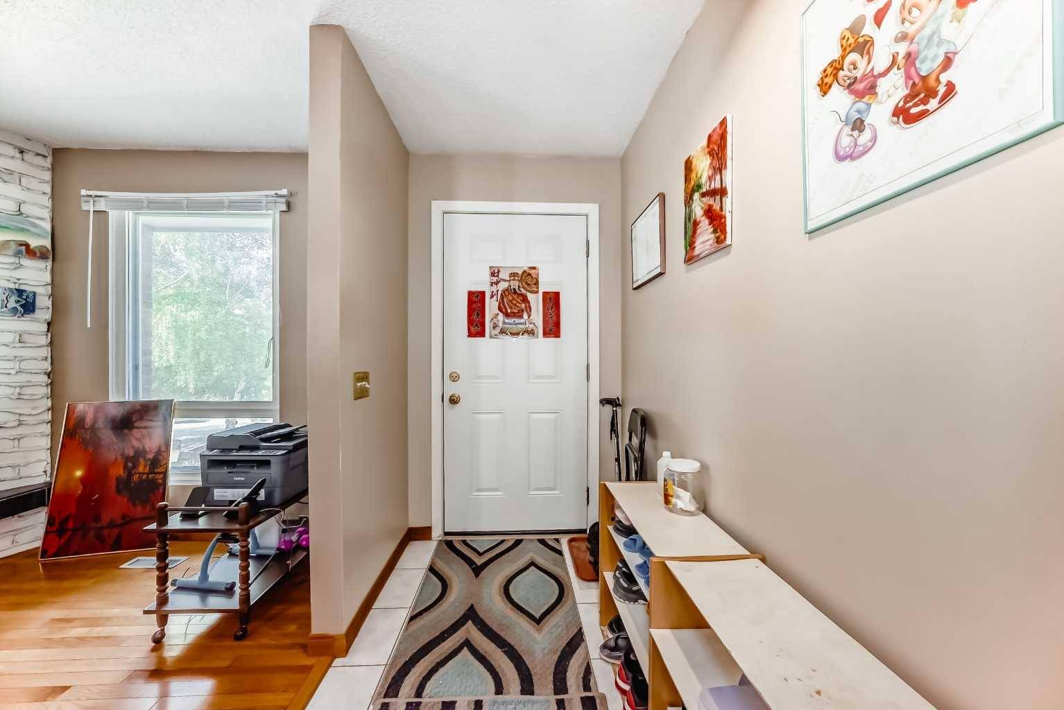 Calgary, AB T3A 1N7,52 Dalhurst WAY Northwest