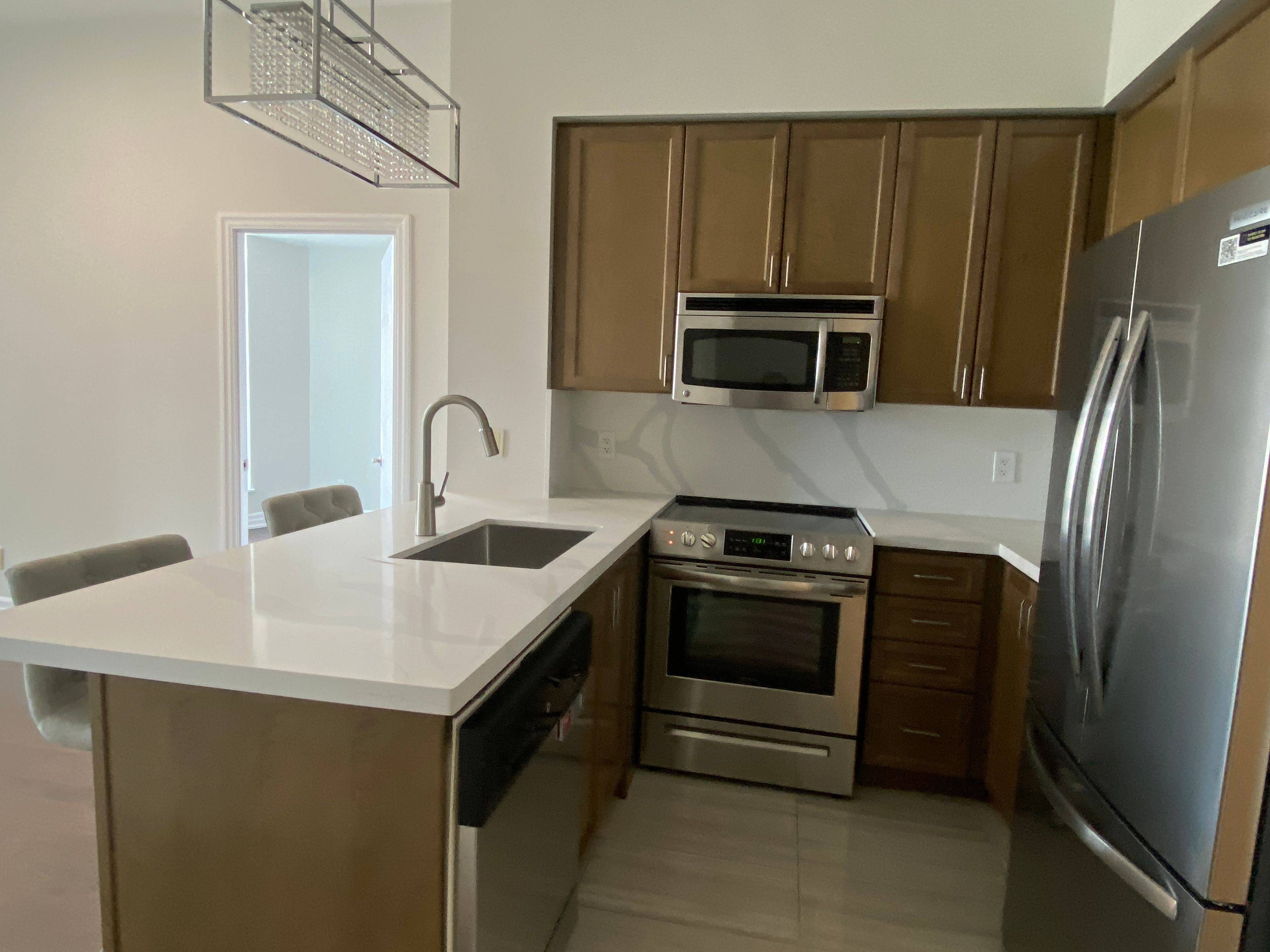 Toronto C02, ON M5R 1M2,8 Scollard ST #Ph109