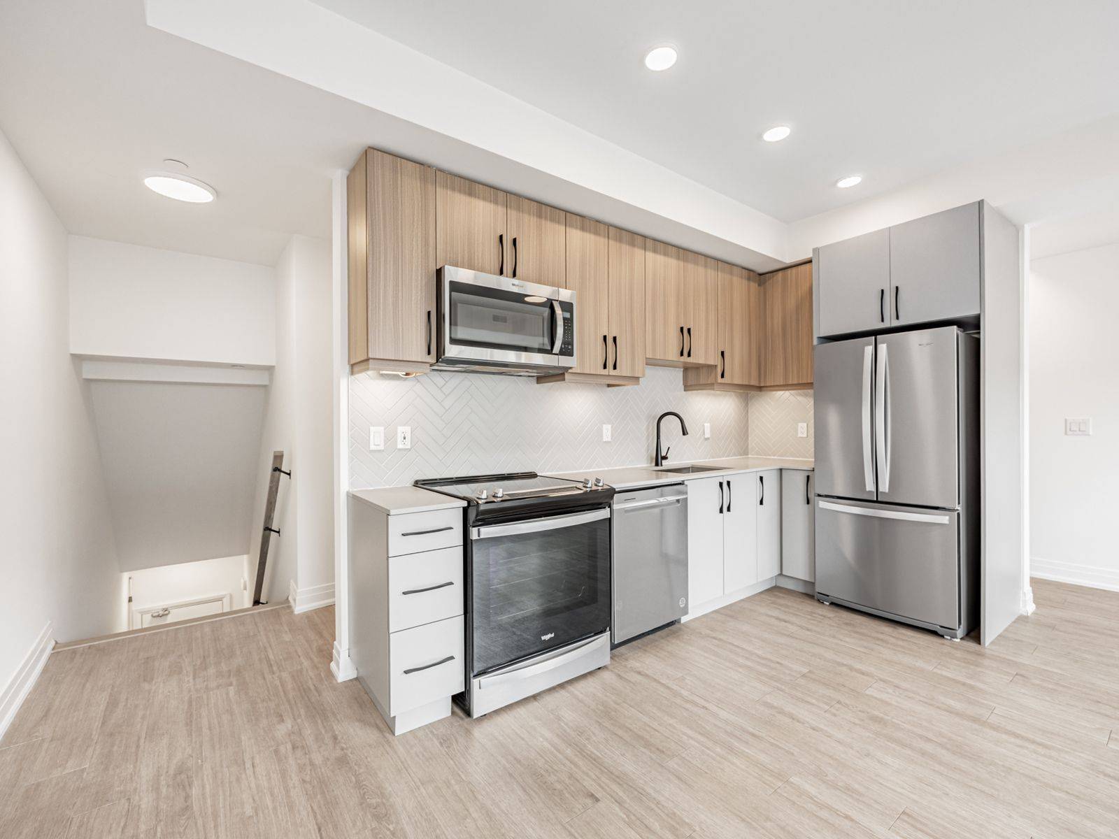 Toronto C07, ON M2R 1W1,15 Brenthall AVE #7