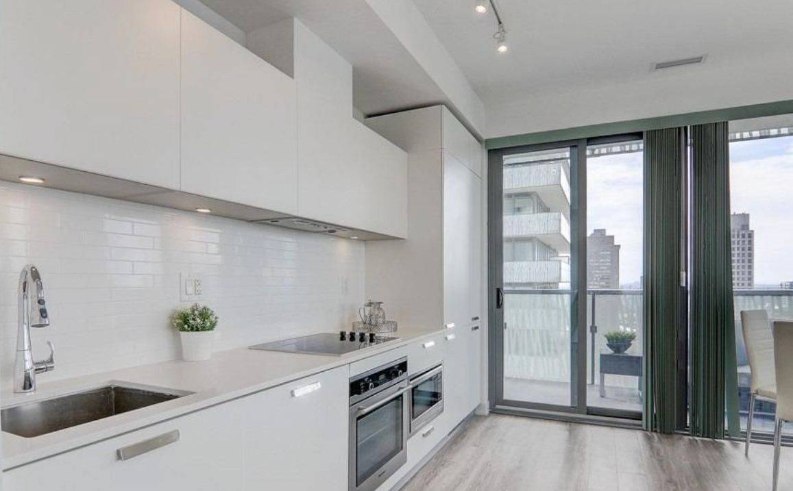 Toronto C08, ON M4Y 1T1,50 Charles ST E #4009