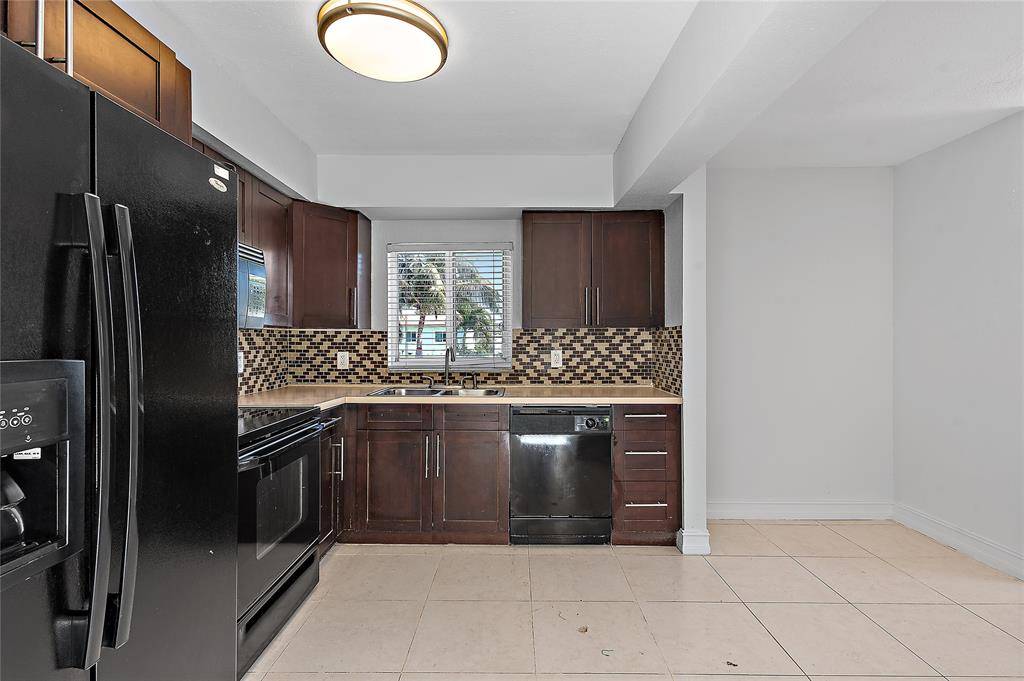 Deerfield Beach, FL 33441,1030 SW 6th Way