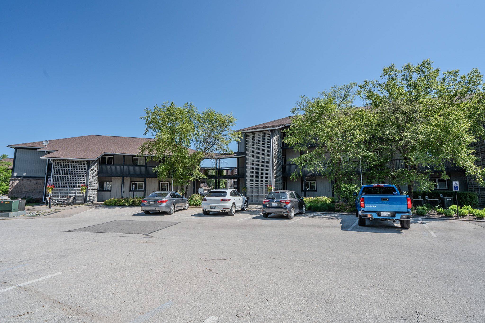 Collingwood, ON L9Y 5C7,449 Mariners WAY