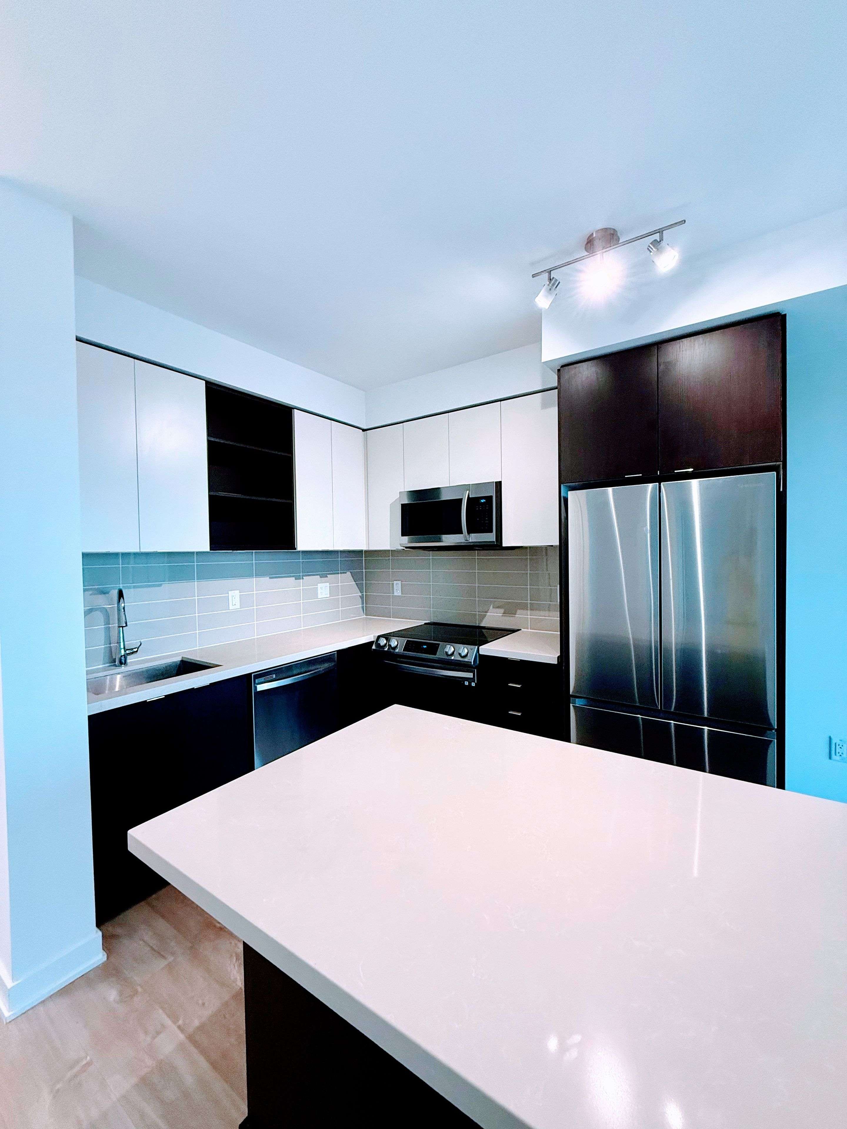Mississauga, ON L5M 0Z8,4675 Metcalfe AVE #503