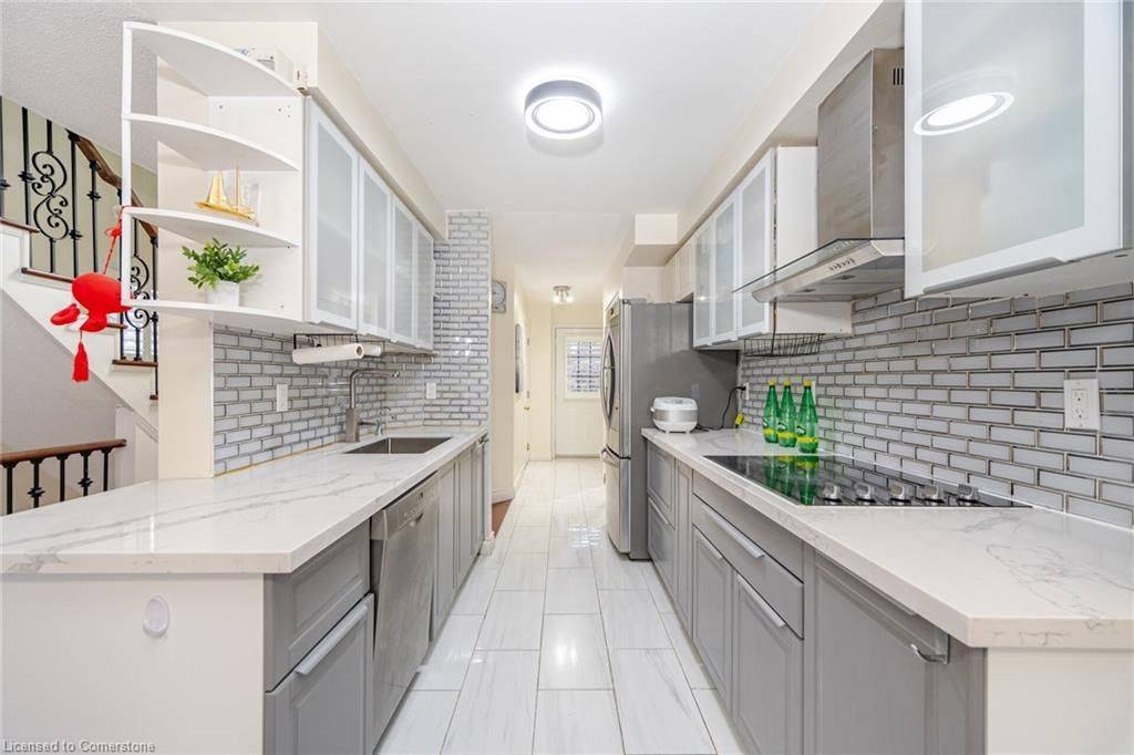 Mississauga, ON L5R 4A8,5255 Guildwood WAY #62