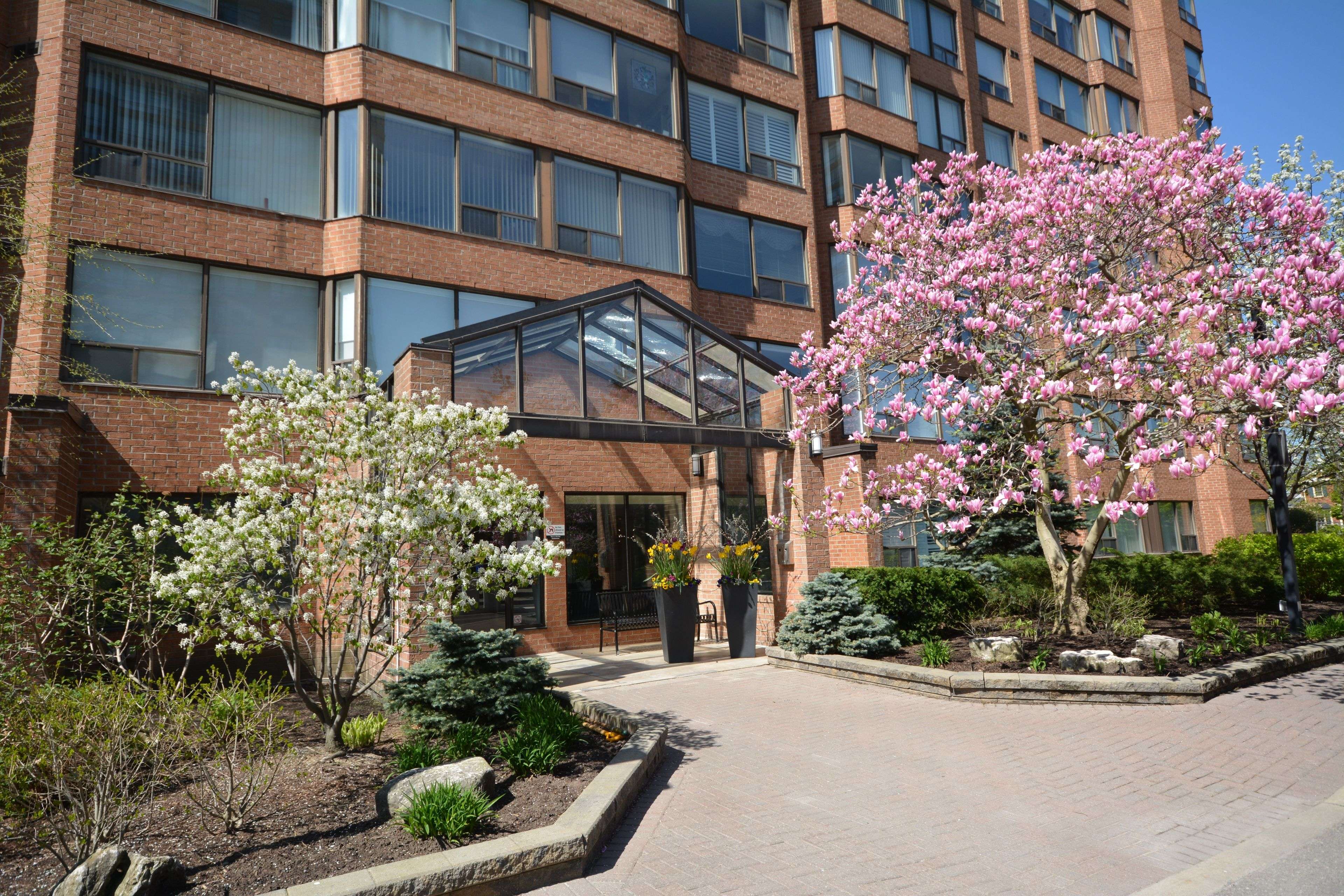 Burlington, ON L7S 2J3,1270 Maple Crossing BLVD E #103