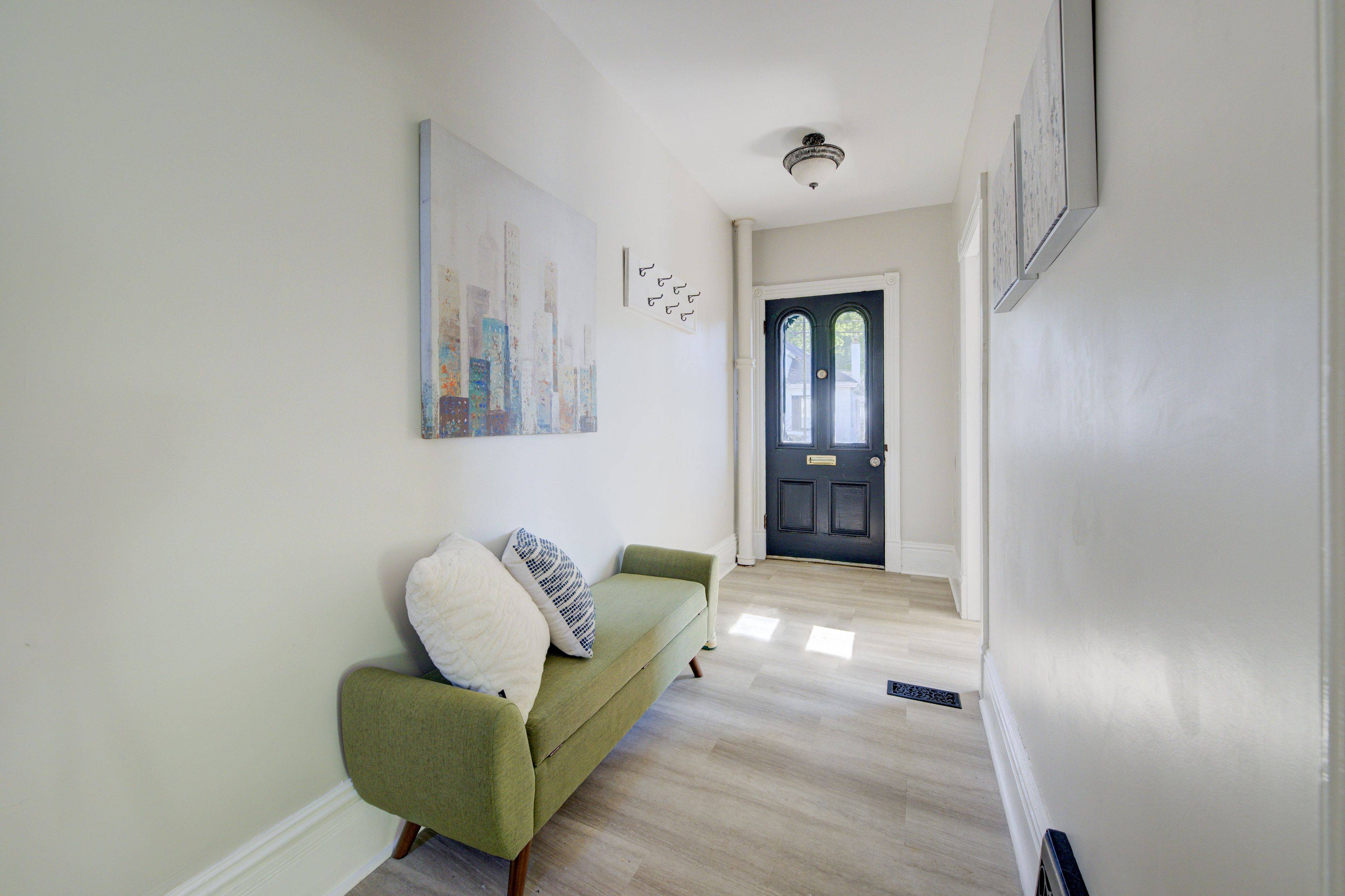 Cambridge, ON N1S 2N1,81 George ST N