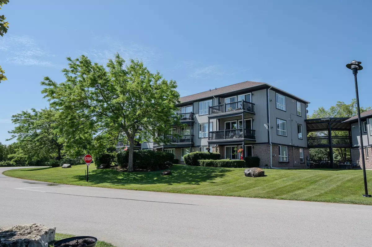 Collingwood, ON L9Y 5C7,449 Mariners WAY