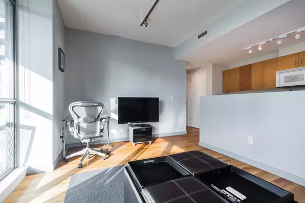 Toronto C08, ON M4Y 3C4,281 Mutual ST #1705
