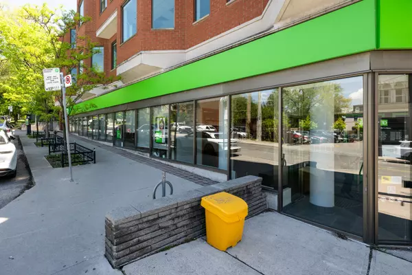 Toronto C03, ON M5P 3M6,439 Spadina RD #210