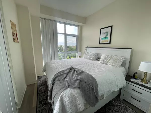 Richmond Hill, ON L4B 3V1,8763 Bayview AVE #320