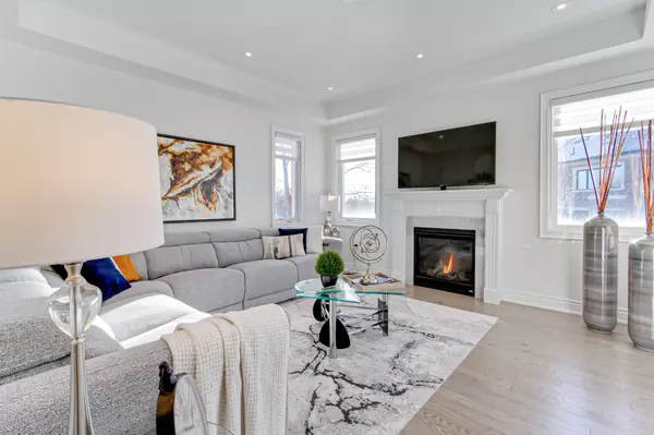 Whitchurch-stouffville, ON L4A 4X5,127 Steam Whistle DR N